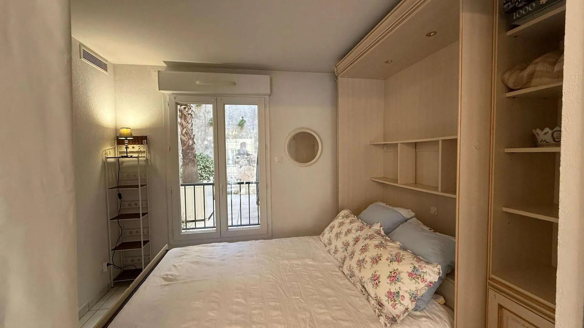 B051-Bel Appartement Au Centre Deux Chambres Et Parking Securise Cannes France