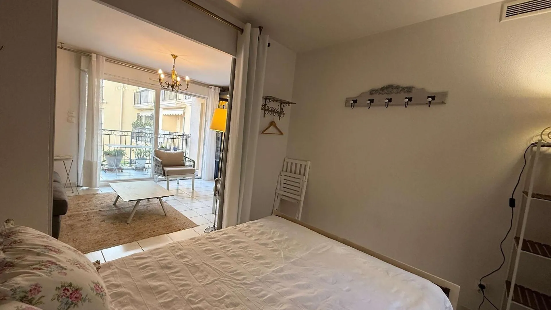 B051-Bel Appartement Au Centre Deux Chambres Et Parking Securise 칸느 아파트