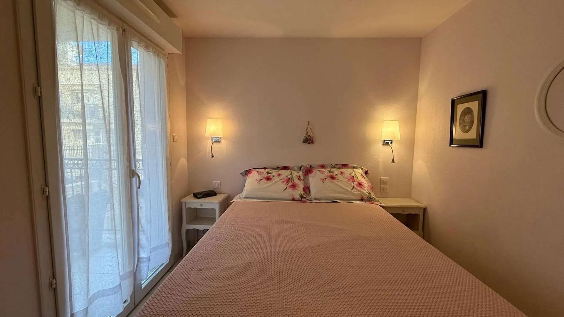 B051-Bel Appartement Au Centre Deux Chambres Et Parking Securise 칸느