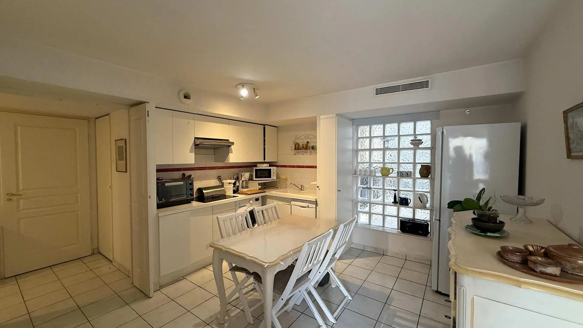 Apartment B051-Bel Appartement Au Centre Deux Chambres Et Parking Securise Cannes France