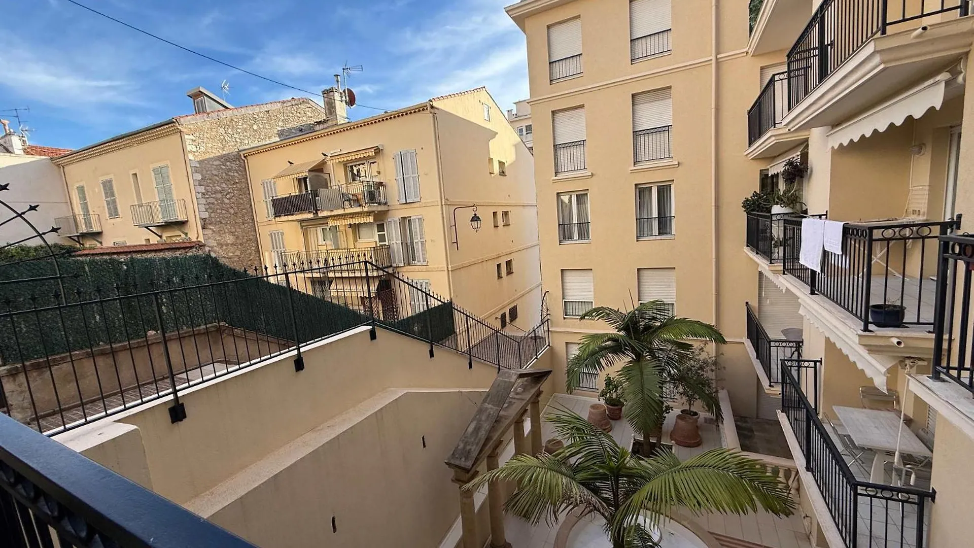 B051-Bel Appartement Au Centre Deux Chambres Et Parking Securise 칸느